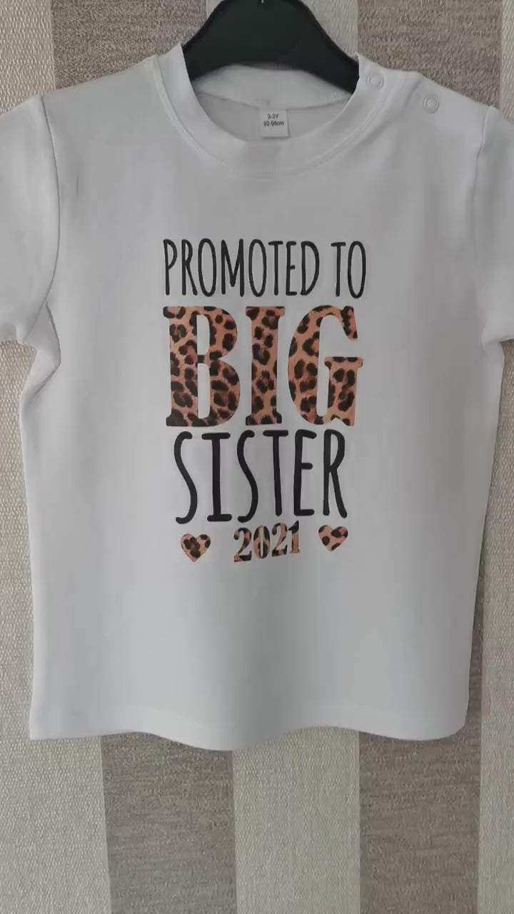 Promoted to Big Sister 2024 – New Baby Announcement Idea T-Shirt for Daughter in Leopard Print